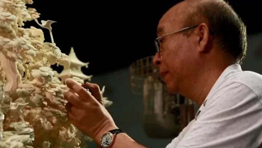 Ivory Carving(Ya Diao 牙雕) Master: Minhui Zhang(张民辉) - SinoCultural