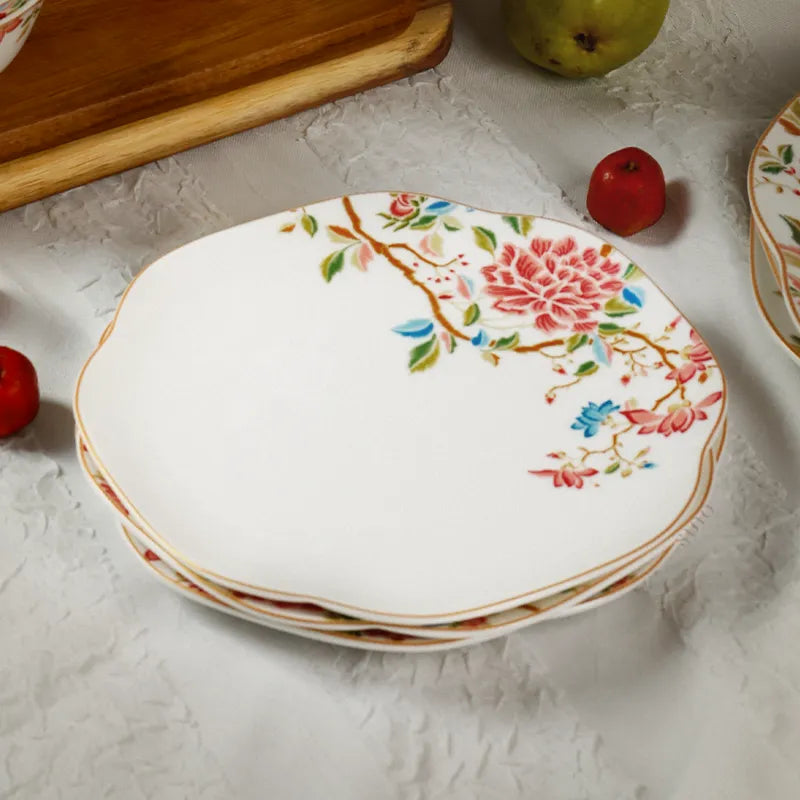 Angled top view of the 8’’ square bone china dinner plate.
