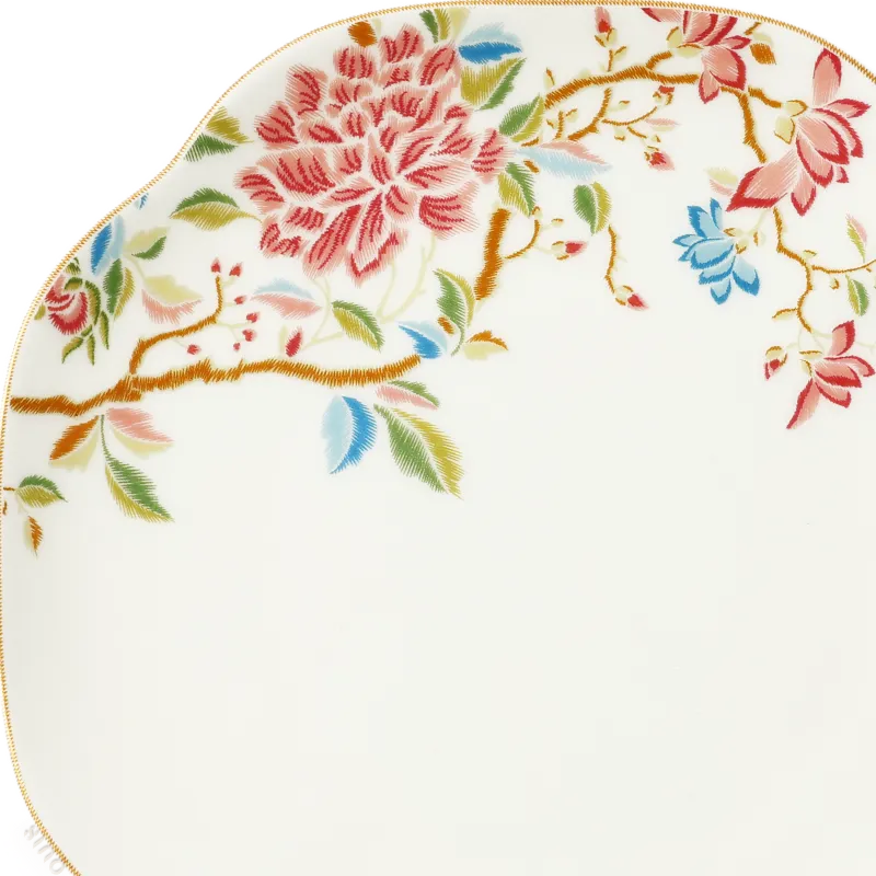 Close-up of the floral rim pattern on the 8’’ bone china plate.