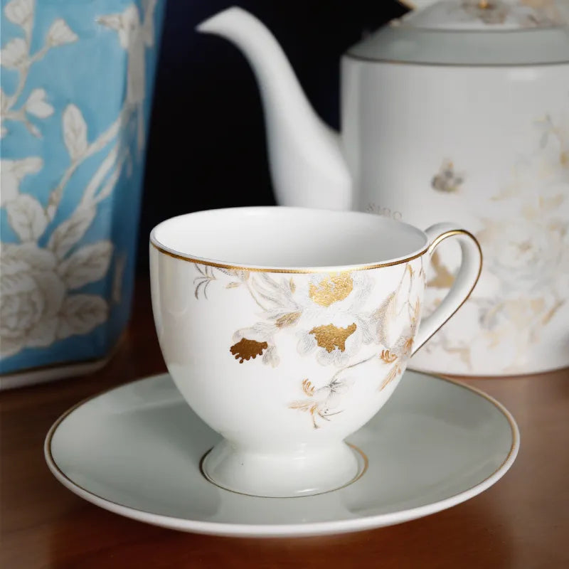 Elegant service: Bone China Cup with coordinating coffee pot.