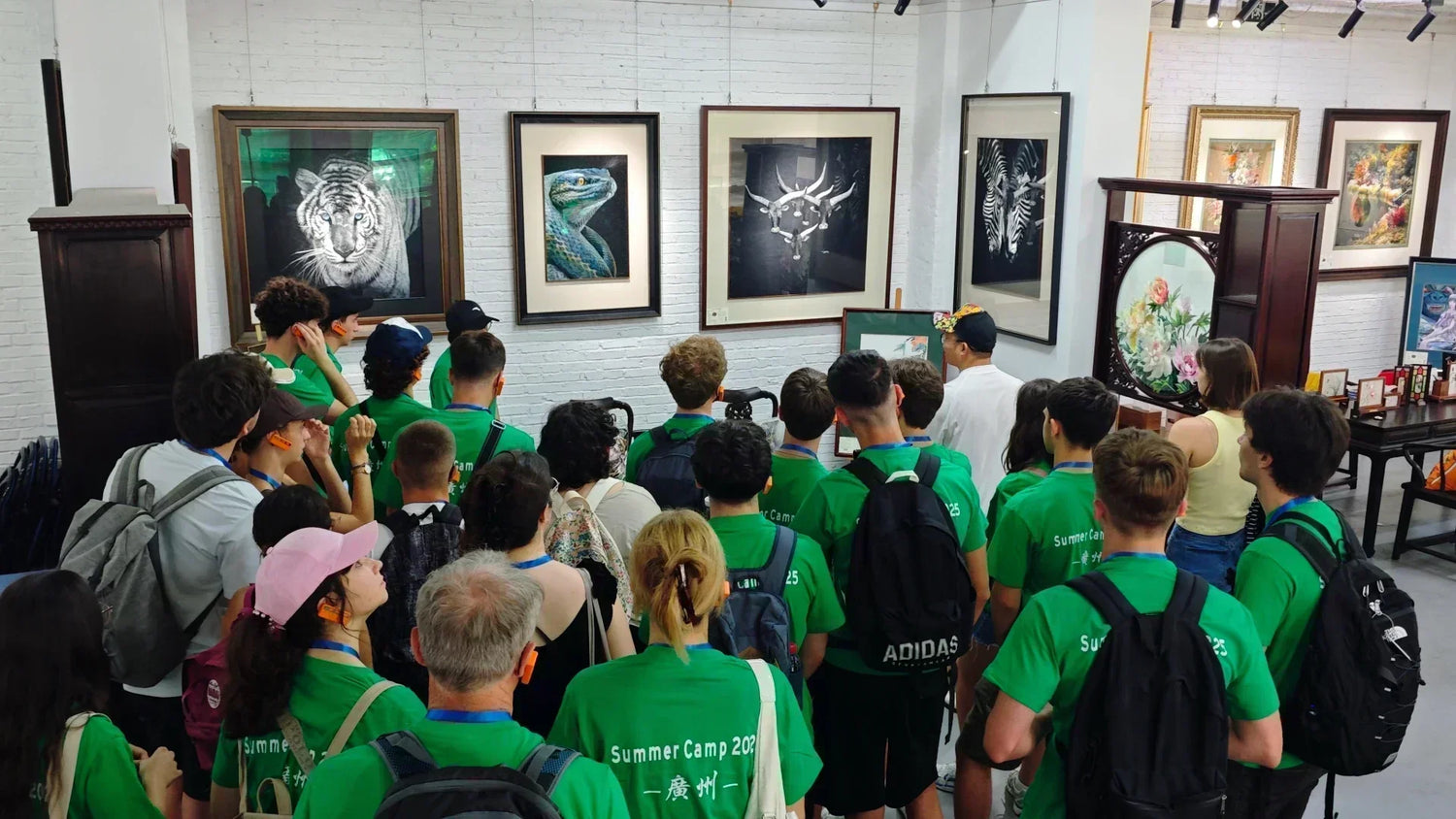 From Padova to Guangzhou: Italian Students Discover the Magic of Cantonese Embroidery - SinoCultural