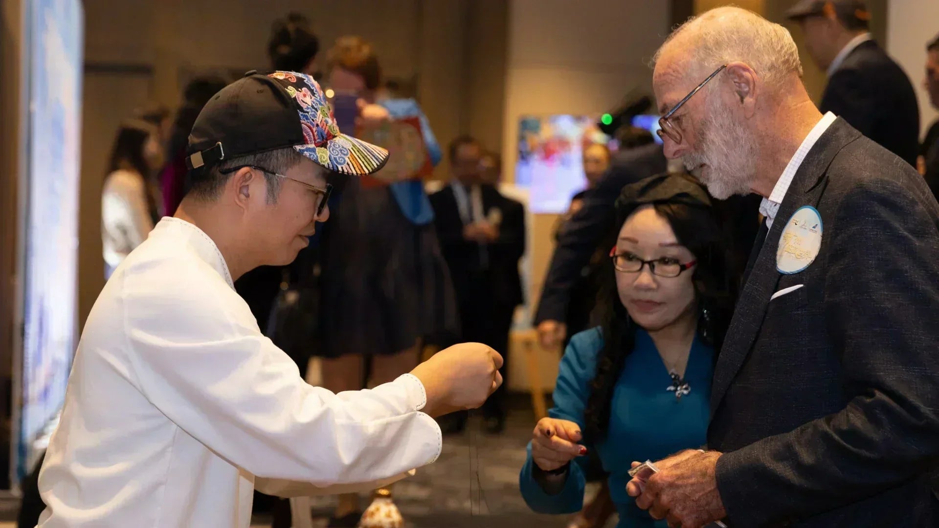 Needles in Flight: Where Cantonese Embroidery Met Auckland Skies - SinoCultural