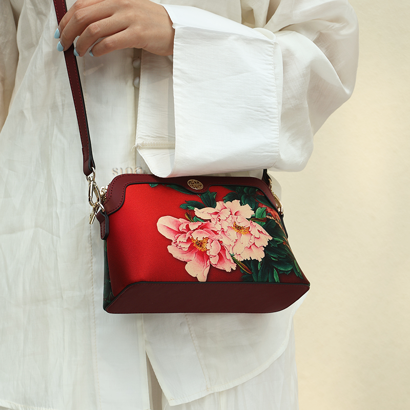 Mulberry Silk Handcrafted Flower Clutch Bag Women Wallet Eveing Purse - SinoCultural