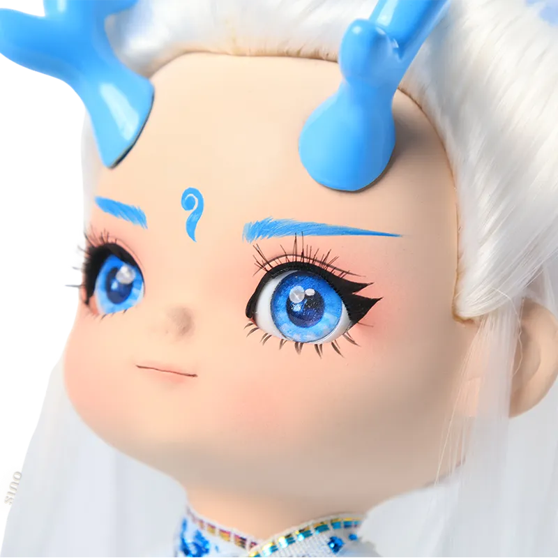 Left eye details of 9-inch Ao Bing doll (long lashes, bright blue iris).