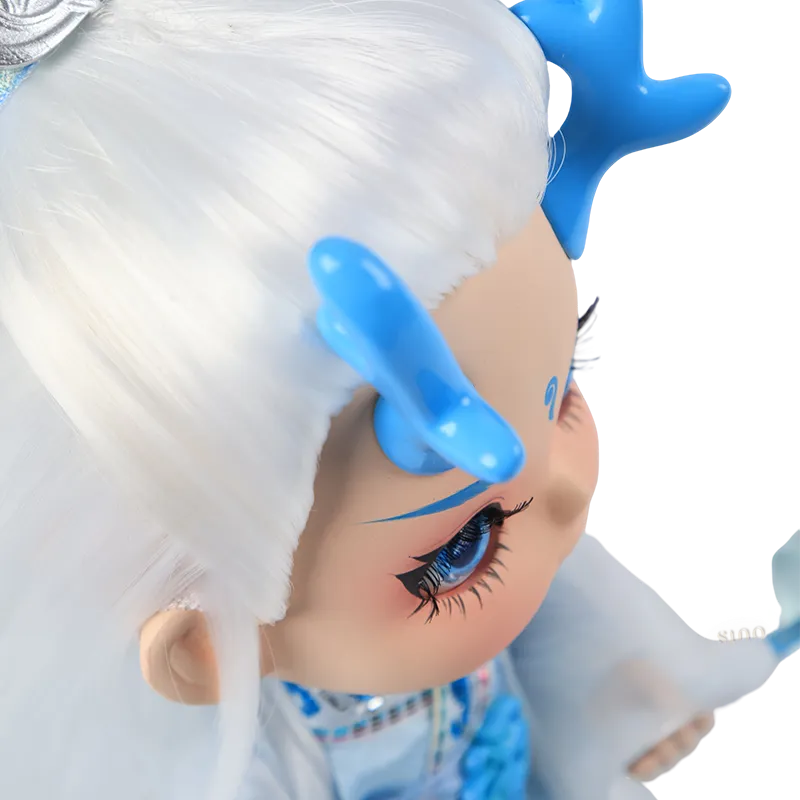 Dragon horn details of 9-inch Ao Bing Dragon Prince doll (blue, glossy).