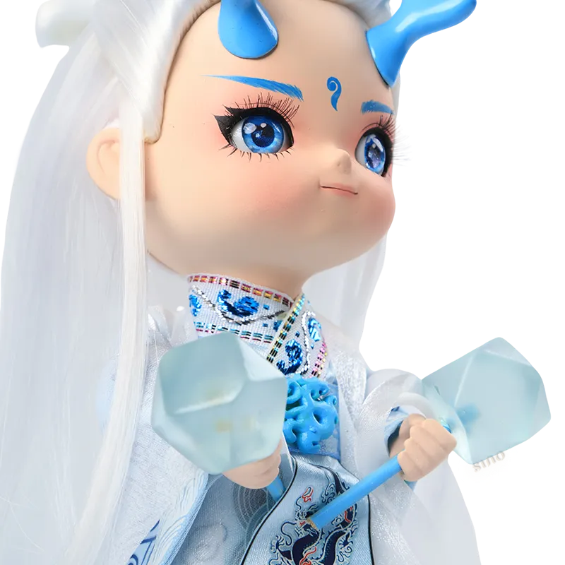 Right side upper body & weapon grip details of 9-inch Ao Bing doll.