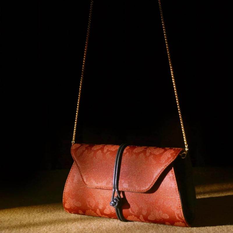 Xiangyunsha Silk Vintage New Chinese-Style Evening Clutch Wallet - SinoCultural