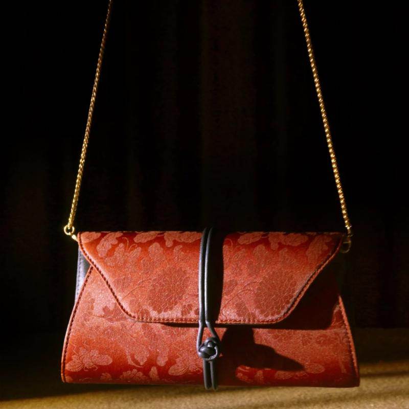 Xiangyunsha Silk Vintage New Chinese-Style Evening Clutch Wallet - SinoCultural