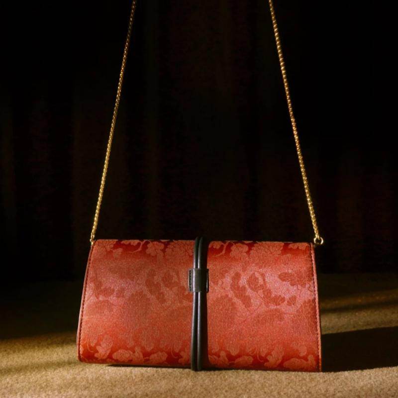 Xiangyunsha Silk Vintage New Chinese-Style Evening Clutch Wallet - SinoCultural