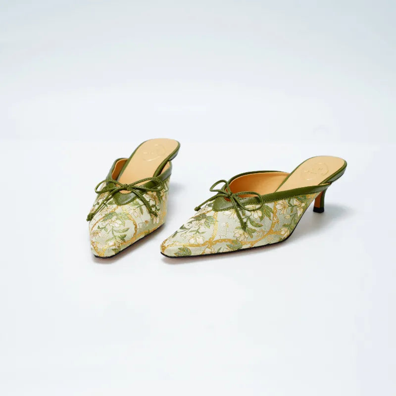 Dayun Brocade kitten heel mules for women showcasing intricate floral weaving and Chinese-inspired footwear design.