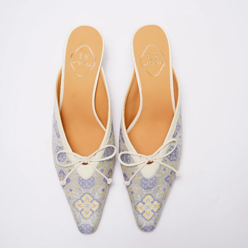 Luxury silk brocade mule shoes for women featuring traditional Chinese craftsmanship.
